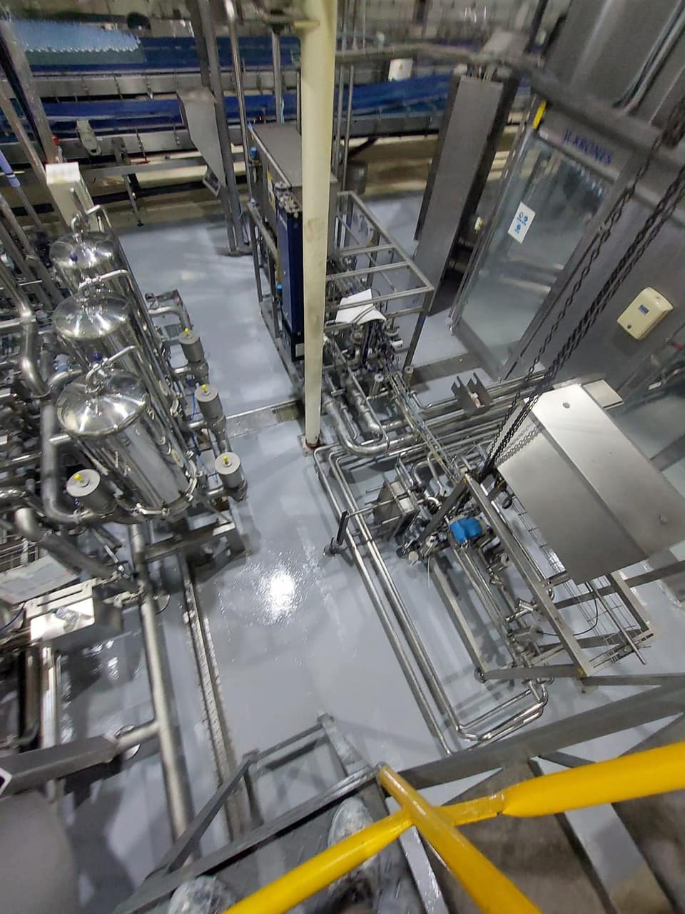Obra de pisos industriales de Comar Pinturas en planta de Arcor