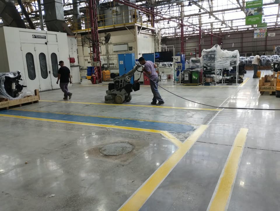 Obra de recubrimiento epoxi de Comar Pinturas en planta de FUMISCOR
