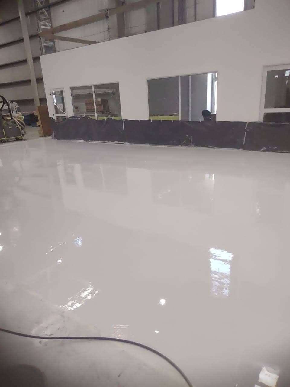 Autonivelantes aplicado en obra real de Comar Pinturas, foto 3