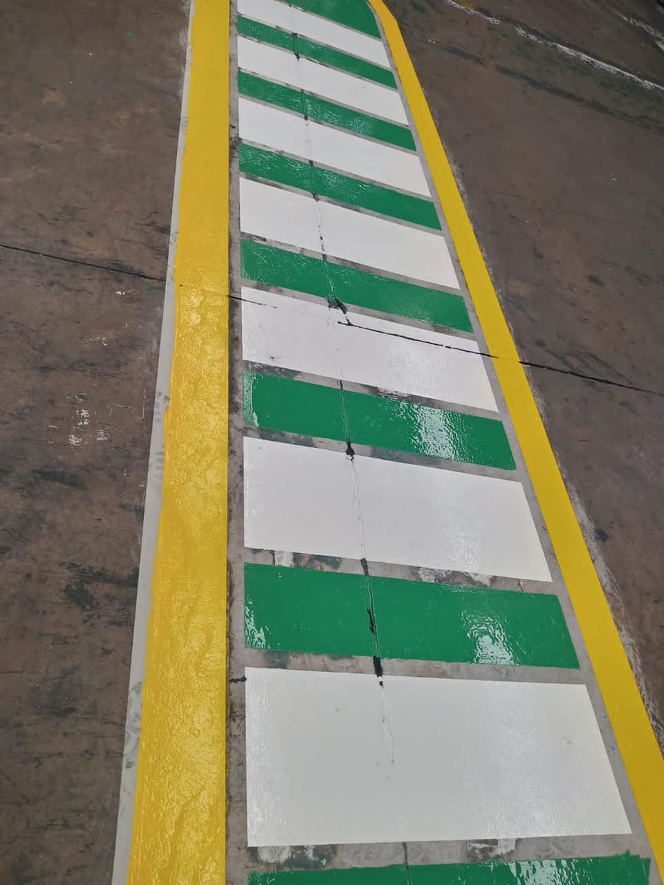 Demarcación industrial aplicado en obra real de Comar Pinturas, foto 2