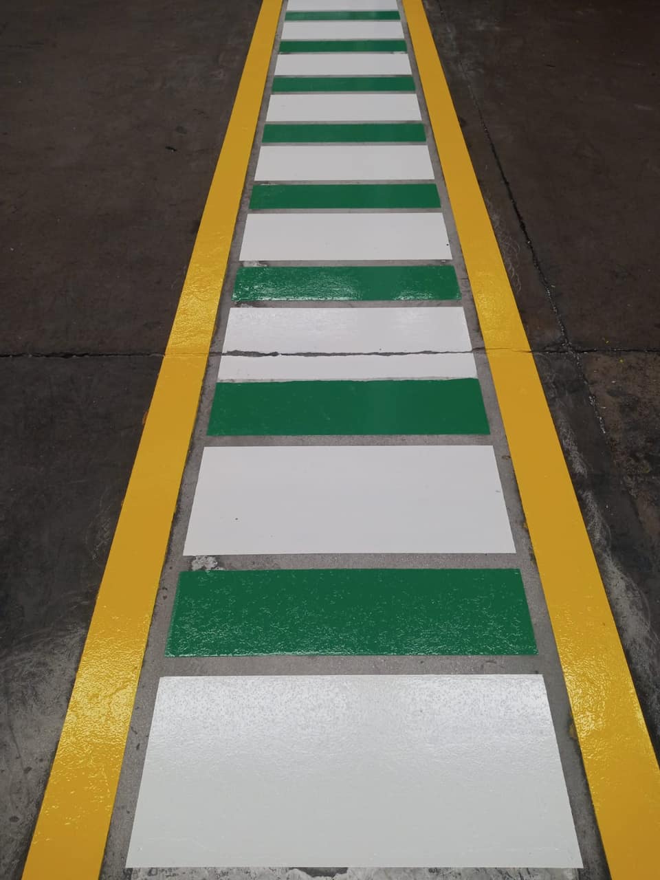 Demarcación industrial aplicado en obra real de Comar Pinturas, foto 3