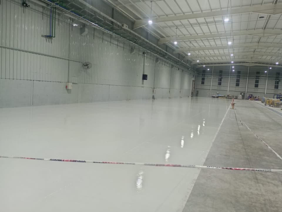 Recubrimiento epoxi de pisos aplicado en obra real de Comar Pinturas, foto 1